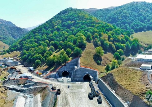 Продолжается строительство дороги Тоганалы-Кяльбаджар-Истису и туннеля Муровдаг