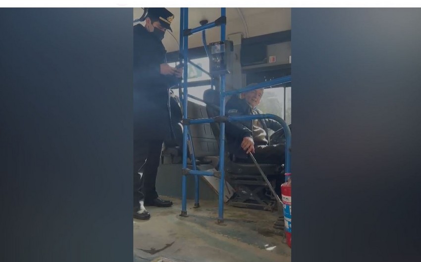В Баку полиция провела рейды в автобусах, оштрафованы нарушители масочного режима