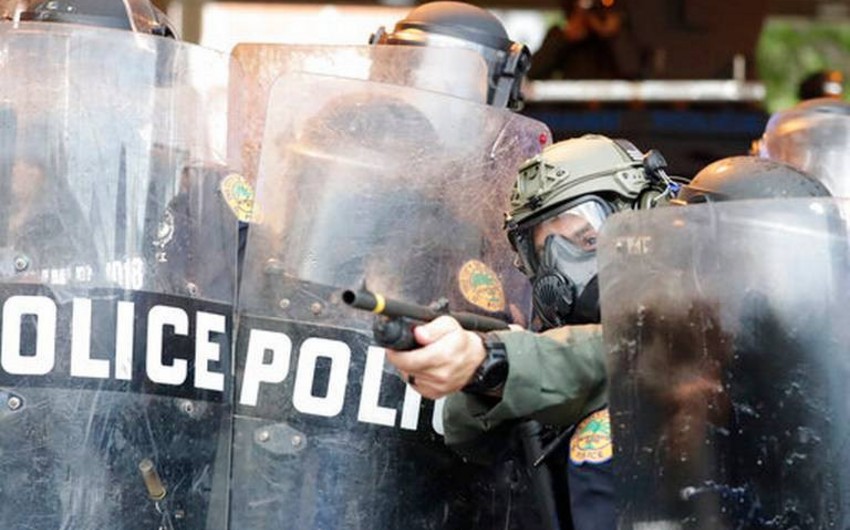 Floridada polis nümayişçilərə qarşı gözyaşardıcı qazdan istifadə edib