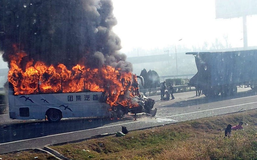 Восемь человек погибли при пожаре в автобусе в Китае