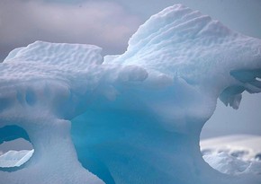 World's biggest iceberg about to break up