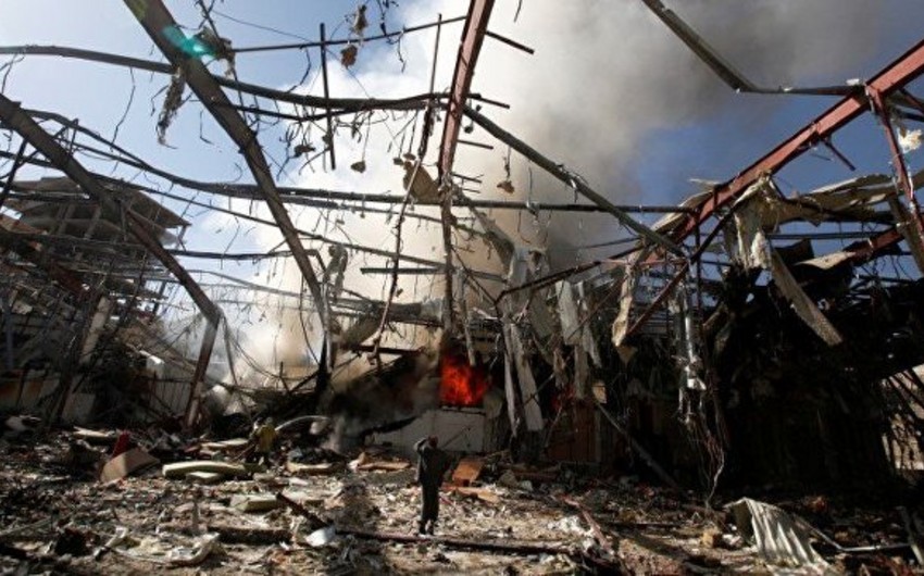 Оман эвакуирует раненых при авиаударе по траурной церемонии в Йемене