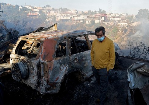 В результате лесных пожаров в Чили погибли двое, ранены десятки человек