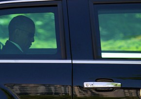 Barack Obama  going to read 6 books  during his vacation