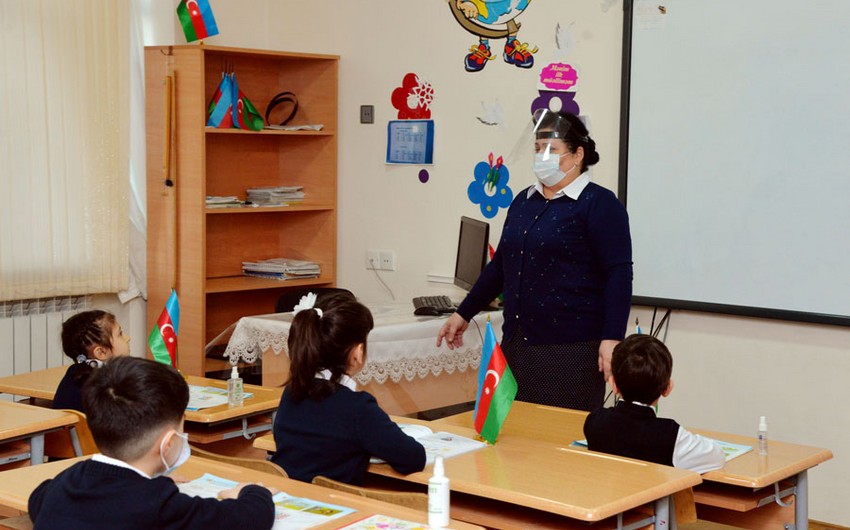 У педагога бакинской школы выявлен COVID-19, два ученика самоизолировались  