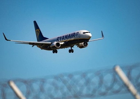Самолет Ryanair, летевший из Польши, приземлился в Афинах после сообщения о бомбе