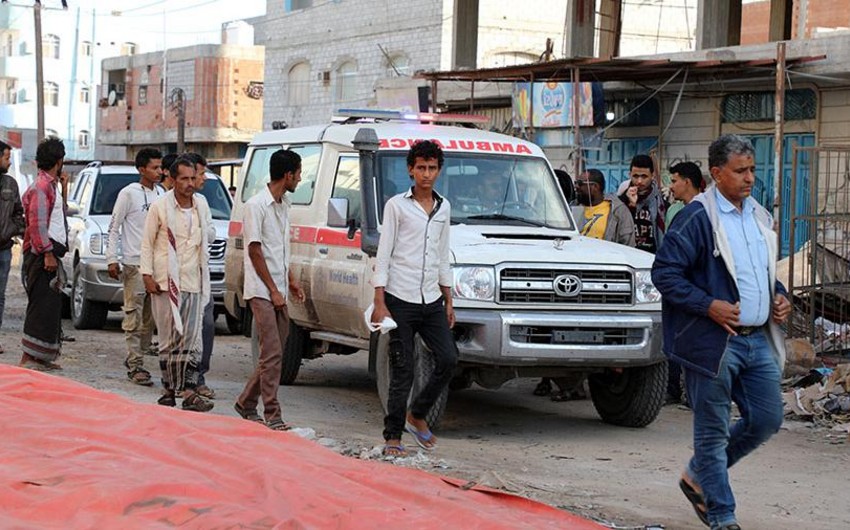 При взрыве на заправке в Йемене ранены десятки человек, есть погибшие