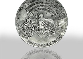 Ватикан выпустил серебряную монету, которую посвятил Украине