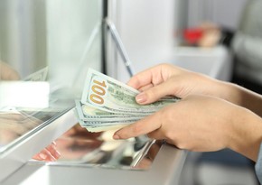 Спрос на доллары в Азербайджане вырос более чем на 2%