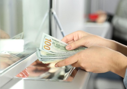 Спрос на доллары в Азербайджане вырос более чем на 2%