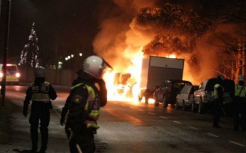Вандалы подожгли автобус с пассажирами в Швеции