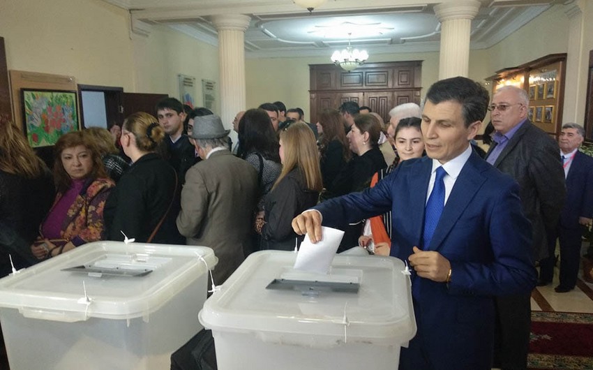 Кандидат в президенты Азербайджана Захид Орудж проголосовал на выборах