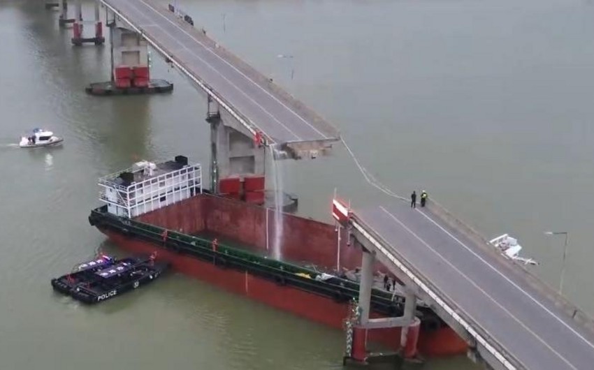 2 dead, 3 missing as ship hits bridge in south China