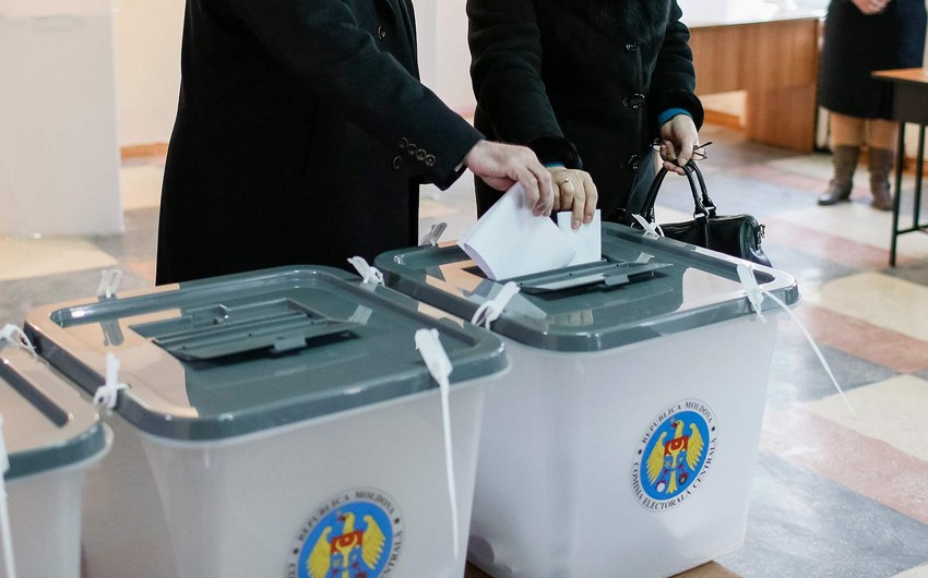 Voting at Moldova’s presidential election, referendum on joining EU over 