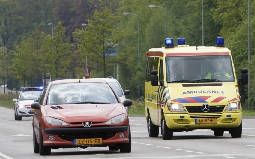 Около 20 человек получили ранения при падении двух подъемных кранов в Нидерландах