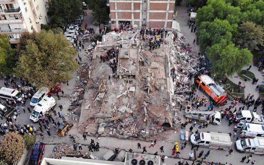 Число жертв землетрясения в Измире достигло 92