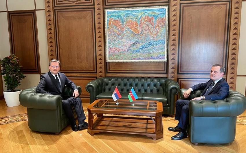 Jeyhun Bayramov meets with his Serbian counterpart