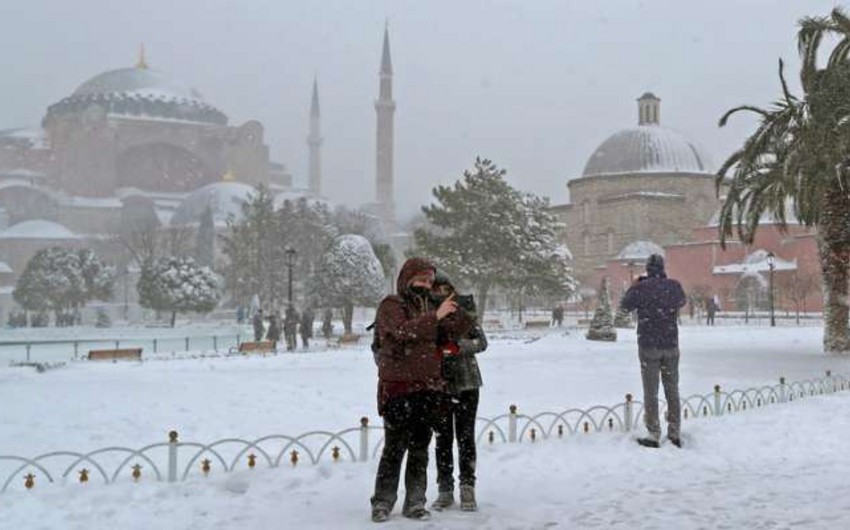 В Стамбуле выпало 20 сантиметров снега