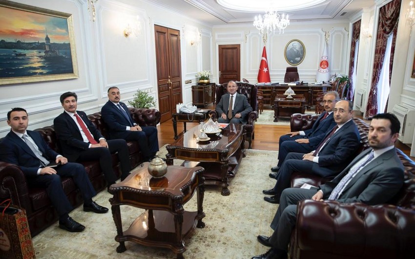Azerbaijani envoy meets Turkish minister of justice