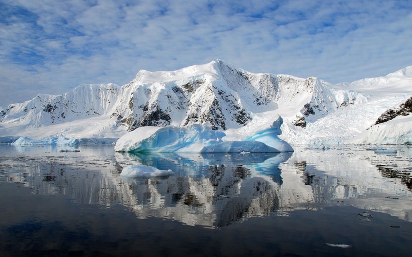 Подо льдом Антарктиды обнаружили древнее озеро 50 километров длиной