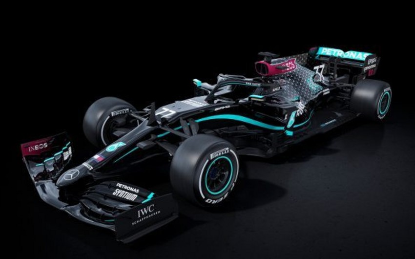 Formula 1: Mercedes qara bolidlərini təqdim etdi