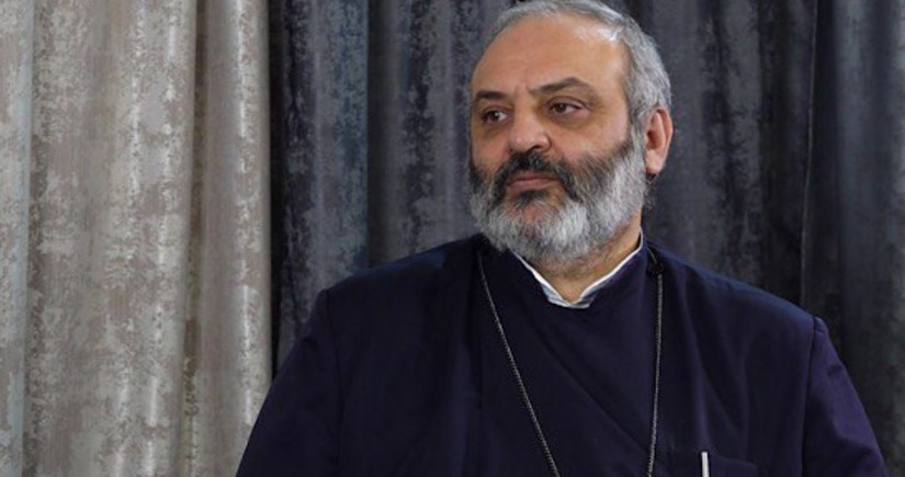 Лидер армянской оппозиции архиепископ Баграт дал час, чтобы Пашинян ушел в отставку