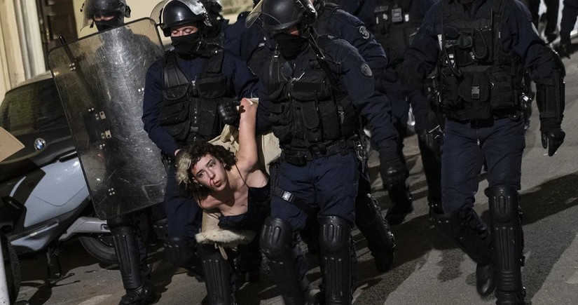 Fransada etirazlarda 120-dən çox polis yaralanıb