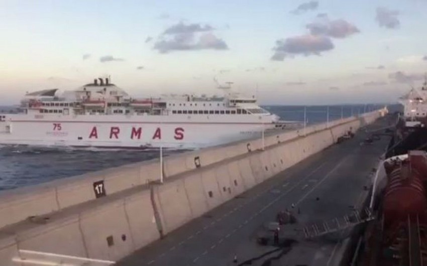 Canary Islands ferry passengers crashed into a pier
