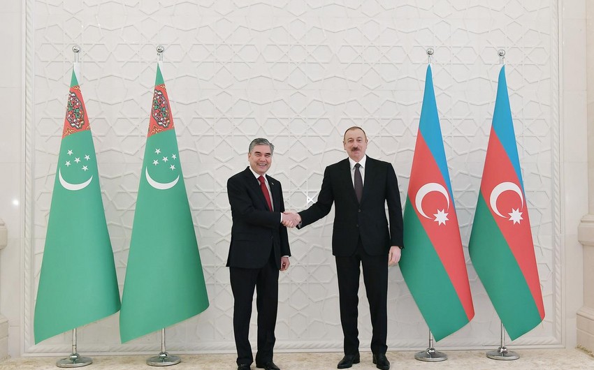 Президент Туркменистана поздравил Ильхама Алиева
