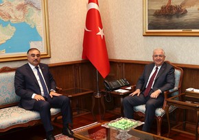 Министр обороны Турции обсудил двусторонние отношения с послом Азербайджана