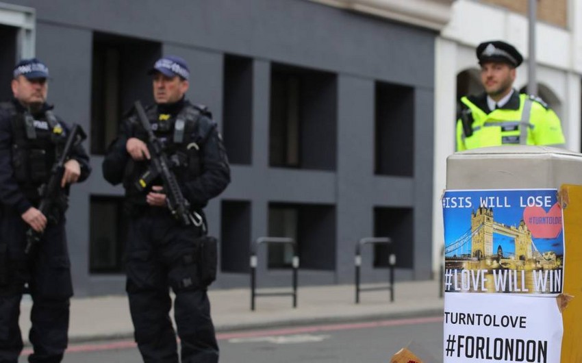 Polis Londonun mərkəzində baş verən hücumda şübhəli bilinən bir neçə nəfəri saxlayıb