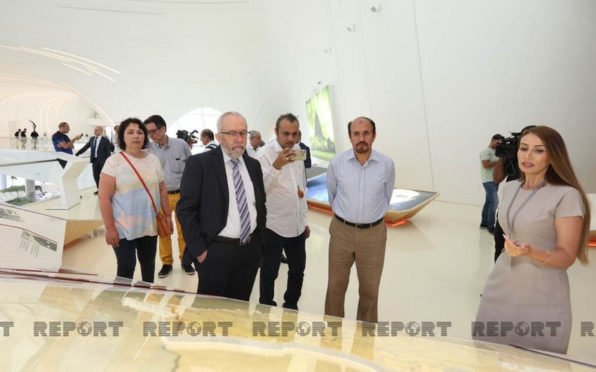 Participants of international media forum visit Heydar Aliyev Center