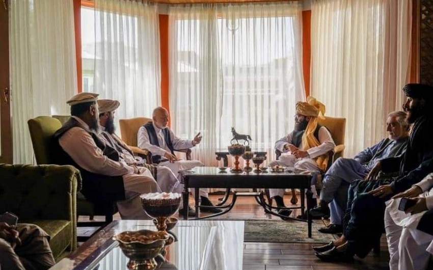 Əfqanıstanın eks-prezidenti “Taliban”la görüşüb
