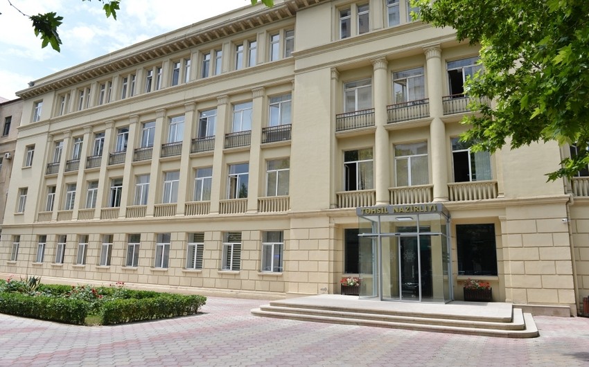 В 30 школах Баку будет назначен советник