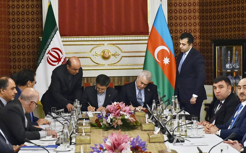 Azərbaycan və İran arasında iki sənəd imzalanıb