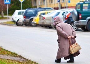В Баку автомобиль сбил 60-летнюю женщину