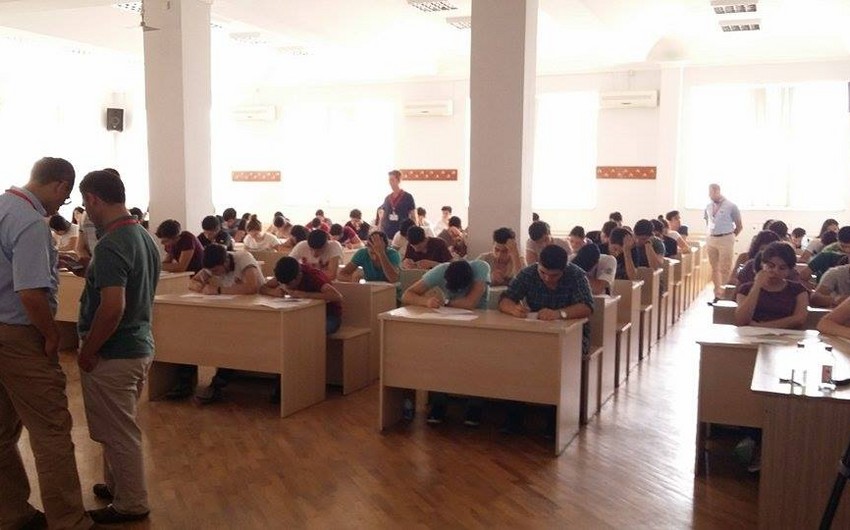 В АГУНП состоялись первые вступительные экзамены во Французско-азербайджанский Университет