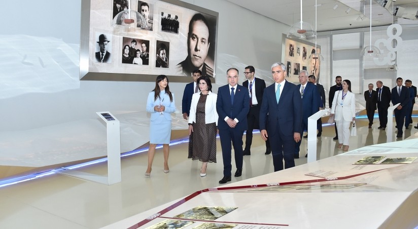 Albanian President and his wife visit Heydar Aliyev Center | Report.az