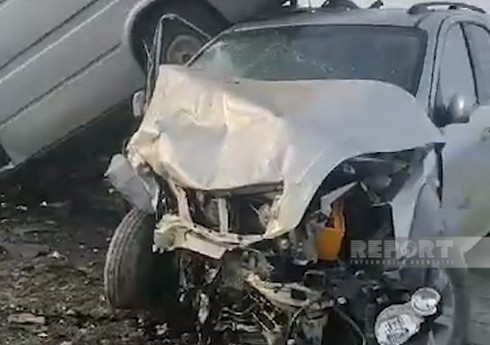 В Нефтчале столкнулись два автомобиля, есть погибшие и пострадавшие