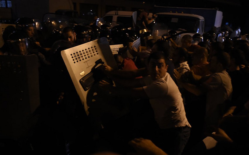 Ermənistan Səhiyyə Nazirliyi: Yerevanda baş vermiş qarşıdurmalarda xəsarət alanların 30-dan çoxu xəstəxanalarda qalır