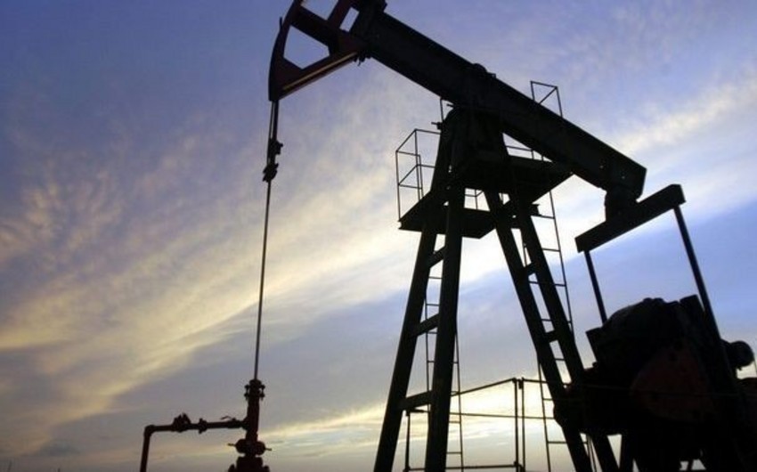 Azerbaijani oil price drops below $77