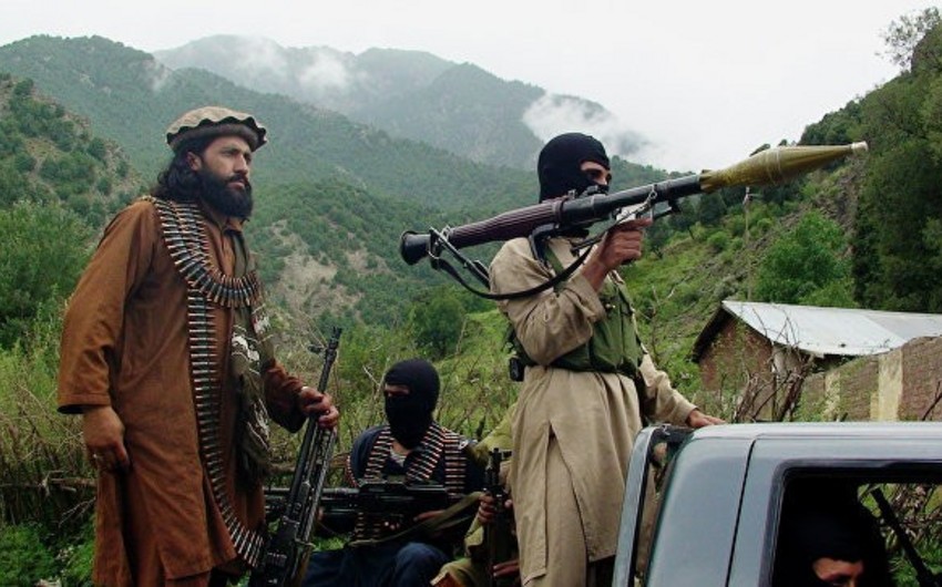 Talibançılar Əfqanıstanın mərkəzi hissəsində hərbi bazanı ələ keçiriblər