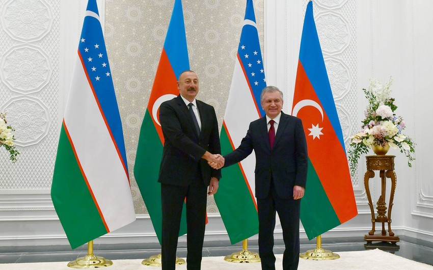 Президент Узбекистана поздравил азербайджанского лидера