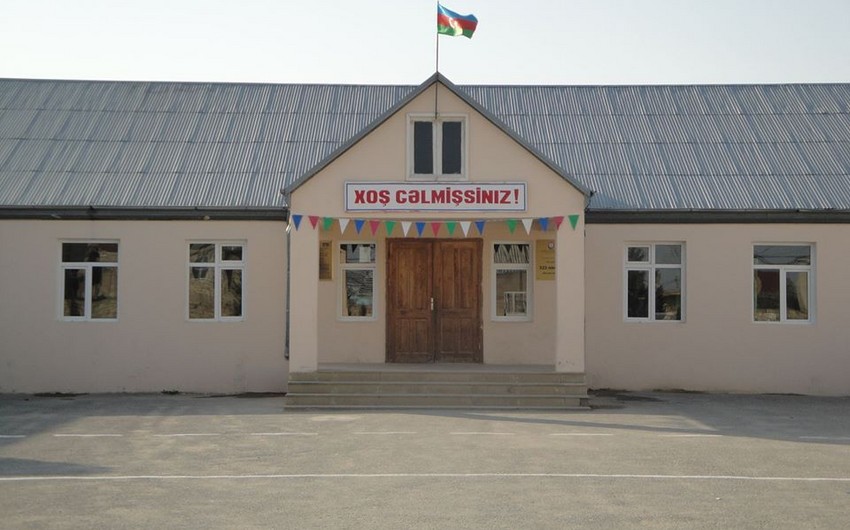 В Баку уволен директор школы, выдававший учащимся аттестаты с отличием