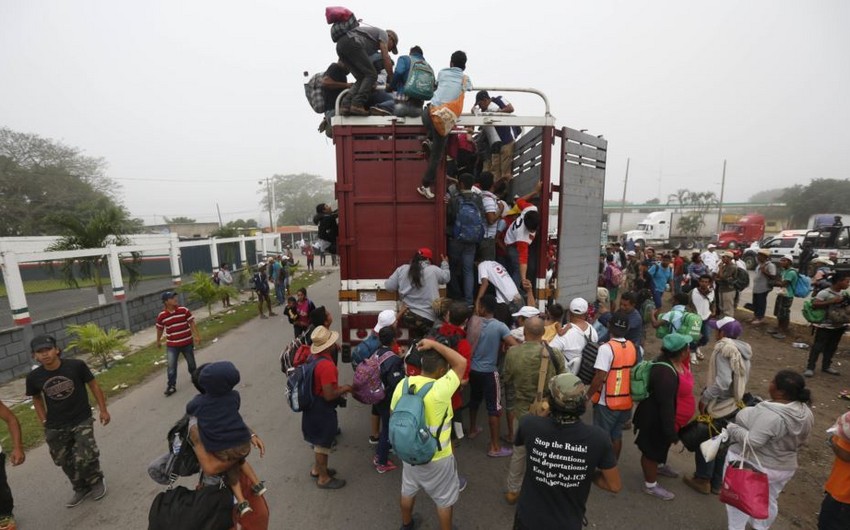 Большой караван нелегальных мигрантов прибыл в Мексику из Гватемалы