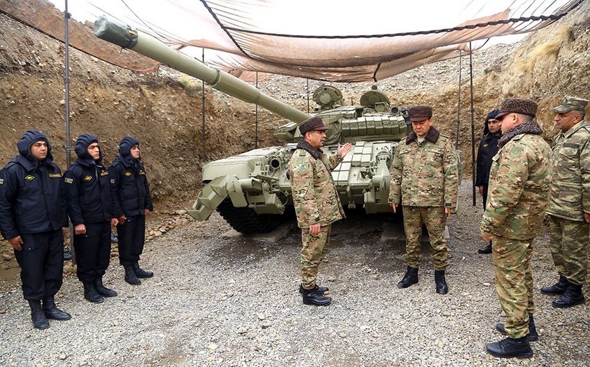 Müdafiə naziri cəbhəboyu zonada yerləşən tank hərbi hissəsinin açılışında iştirak edib - VİDEO