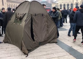 Armenian opposition pitches tents at Republic Square