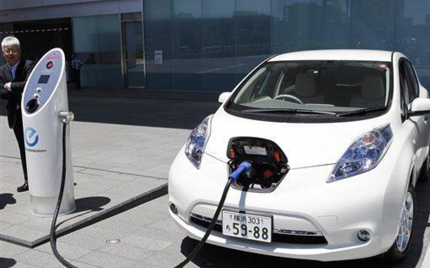 Yaponiyada xüsusi yol yatağından enerji alan elktromobil yaradılıb