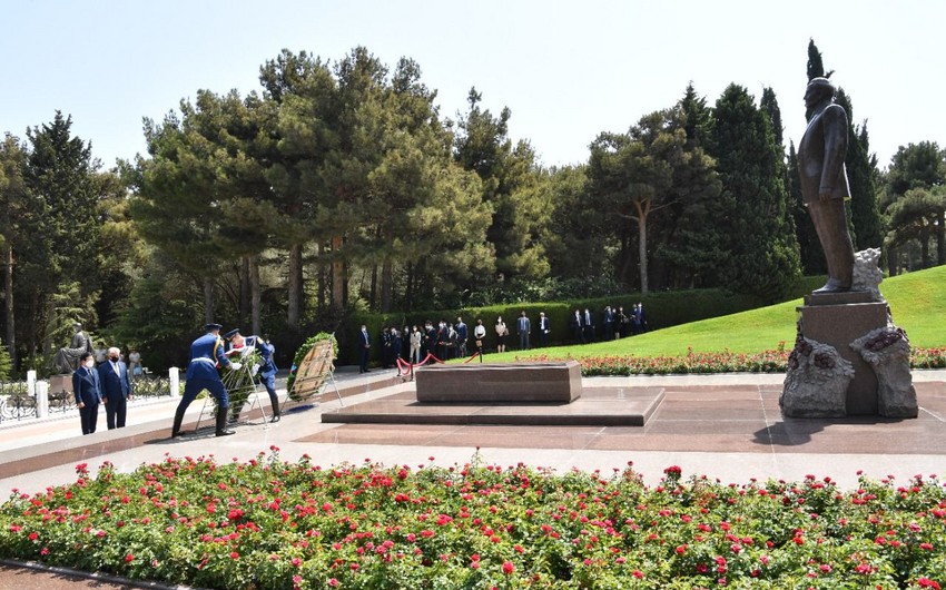 Koreya Milli Assambleyasının sədri Fəxri xiyabanı ziyarət edib