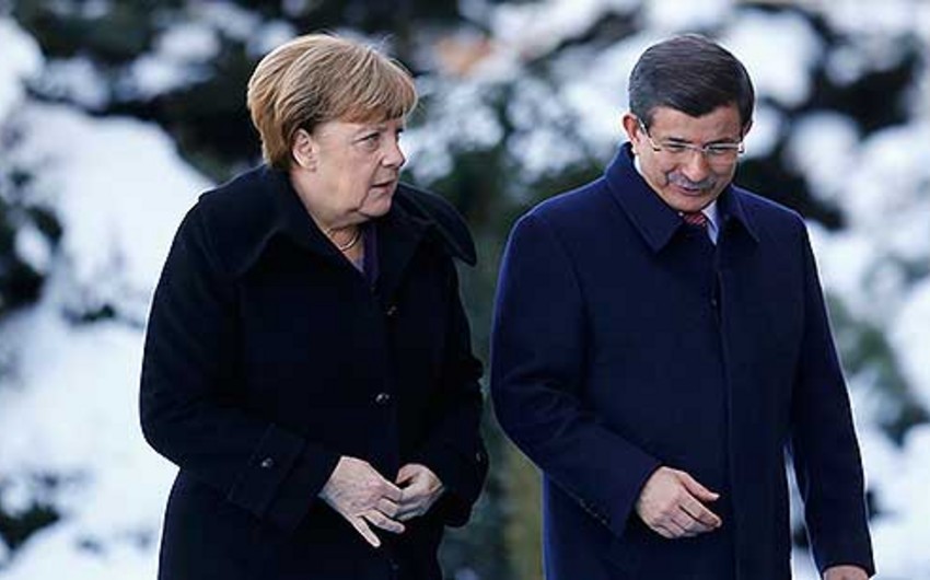 German Chancellor Merkel arrives in Ankara - VIDEO
